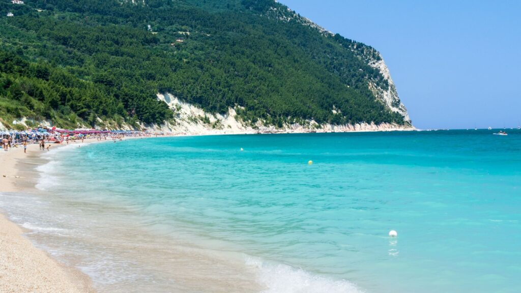 spiaggia due sorelle conero