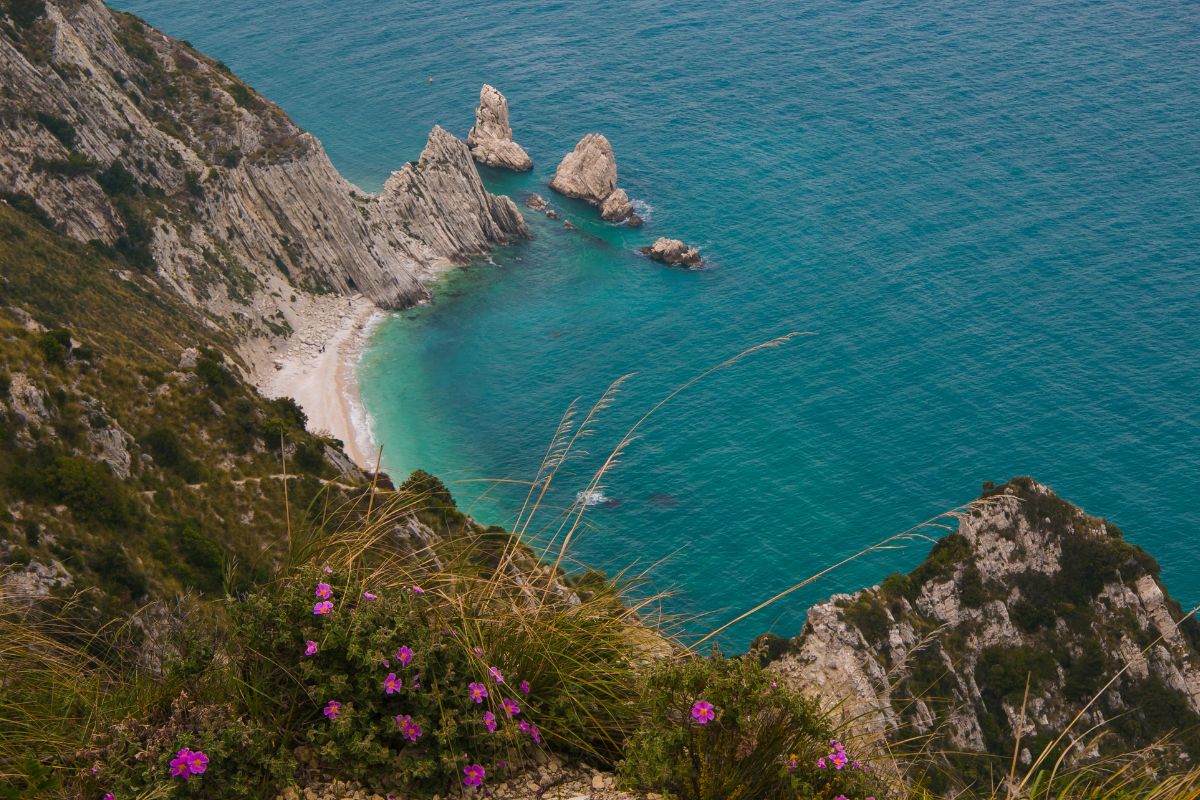 spiaggia due sorelle conero